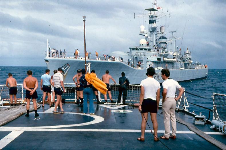 78scan0043_jpg.jpg - Towing HMS Hermoine 1978photo©David Marchant